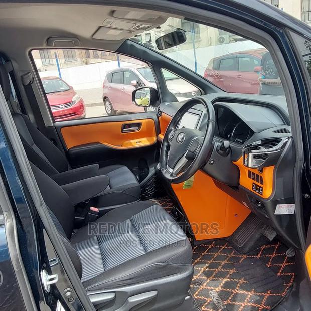 Sleek 2016 Toyota Voxy Black: Stylish MPV Offer