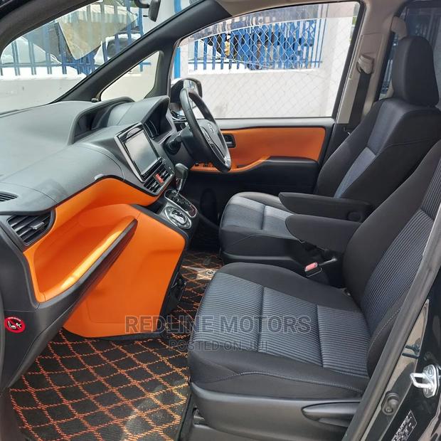 Sleek 2016 Toyota Voxy Black: Stylish MPV Offer
