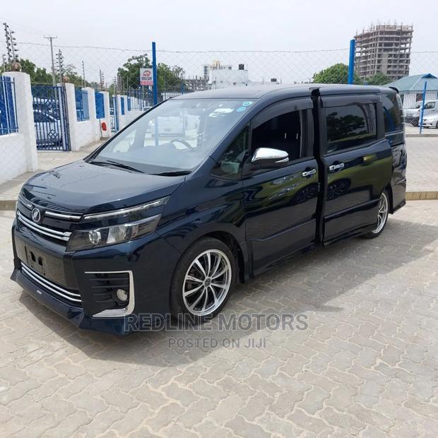 Sleek 2016 Toyota Voxy Black: Stylish MPV Offer