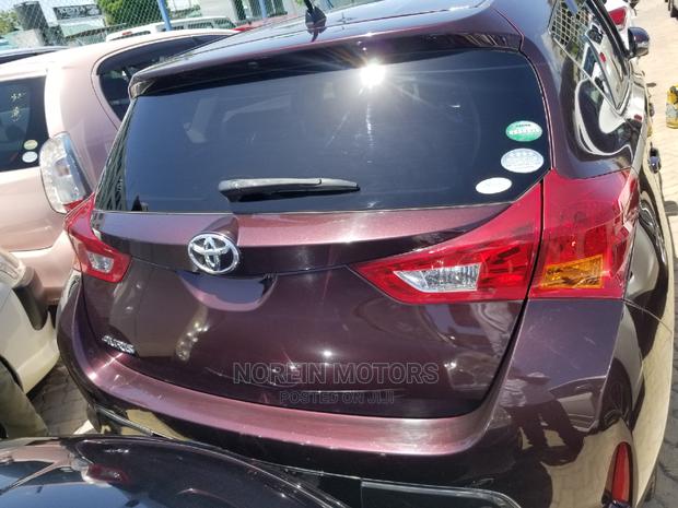 2015 Toyota Auris - Purple Hue: A Classic Choice