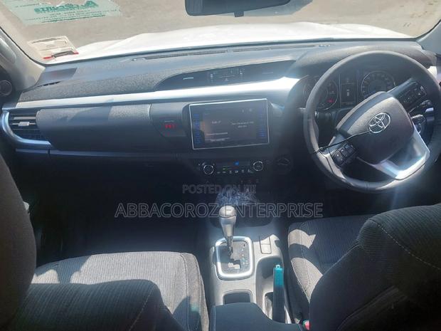 Toyota Hilux WORKMATE 2016 Green