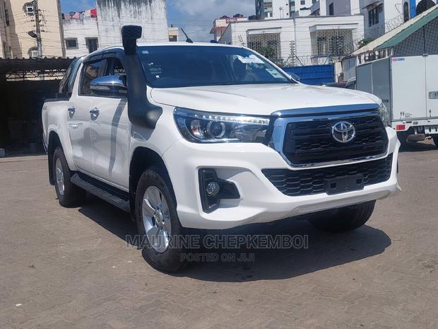 Toyota Hilux WORKMATE 2016 Green