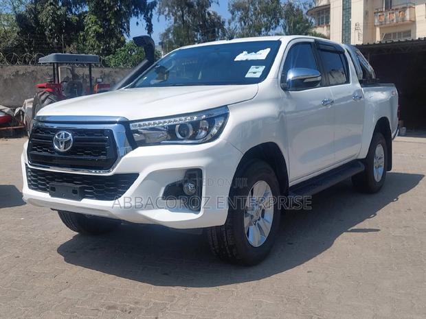 Toyota Hilux WORKMATE 2016 Green