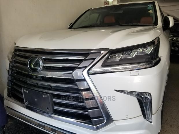 2017 Lexus LX 570 AWD: 5-Seater Luxury SUV - White
