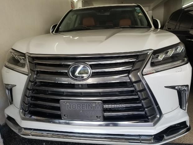 2017 Lexus LX 570 AWD: 5-Seater Luxury SUV - White