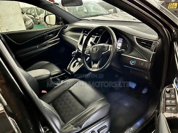 Black 2015 Toyota Harrier: Quality SUV at Great Price