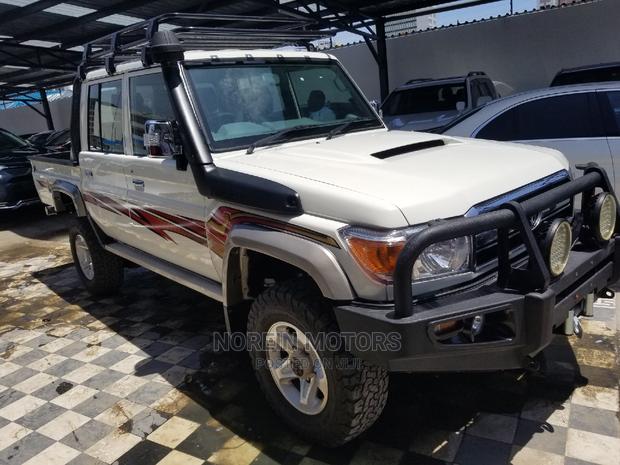 Beige 4.5 V8 DLX 2015 Toyota Land Cruiser - Top-Tier 4x4 SUV