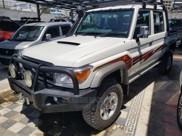 Beige 4.5 V8 DLX 2015 Toyota Land Cruiser - Top-Tier 4x4 SUV