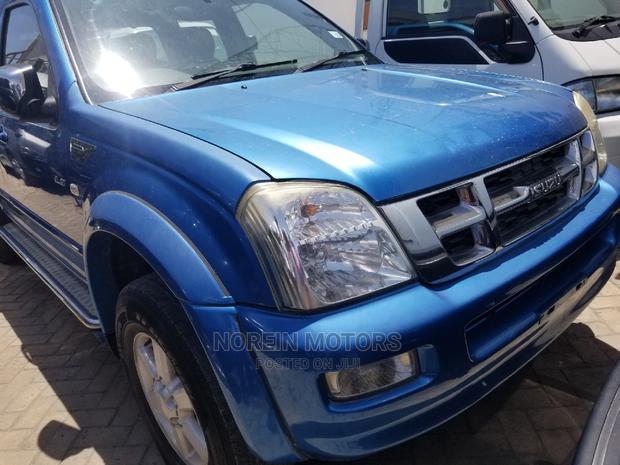2010 Isuzu D-Max Blue - Perfect for Work and Adventure