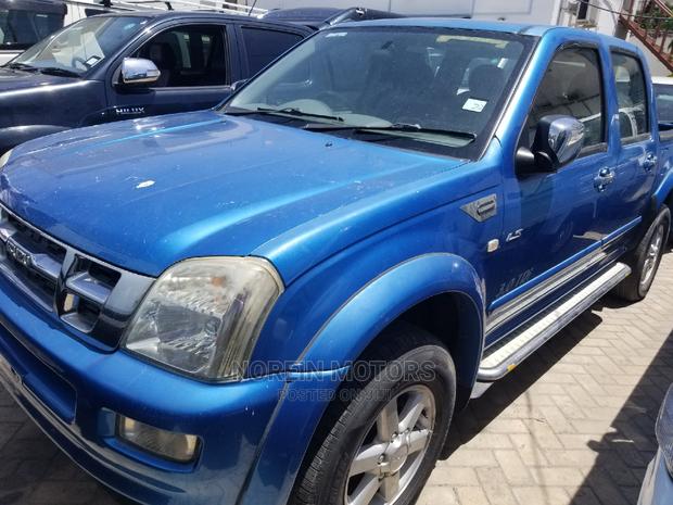 2010 Isuzu D-Max Blue - Perfect for Work and Adventure