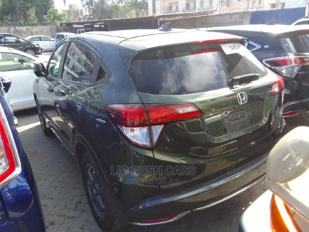 Green Honda Vezel 2016: Compact and Efficient SUV Choice