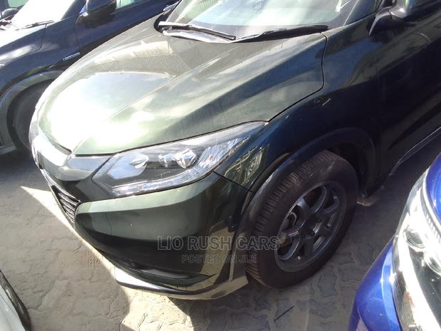 Green Honda Vezel 2016: Compact and Efficient SUV Choice