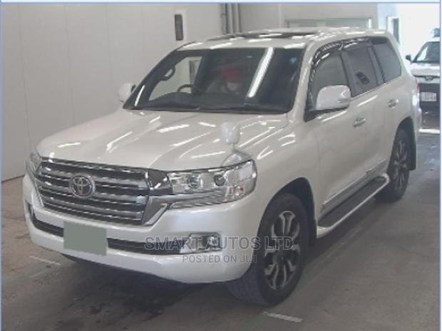 2017 Toyota Land Cruiser Pearl - Powerful and Elegant 4x4 for Off-Road Expeditions
