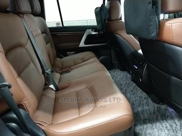 Black 2016 Land Cruiser Toyota: Sophisticated Off-Roading