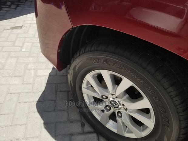 5.7 V8 VXR Red 2016 Toyota Land Cruiser: Premium Off-Road Vehicle