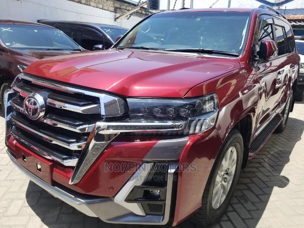 5.7 V8 VXR Red 2016 Toyota Land Cruiser: Premium Off-Road Vehicle
