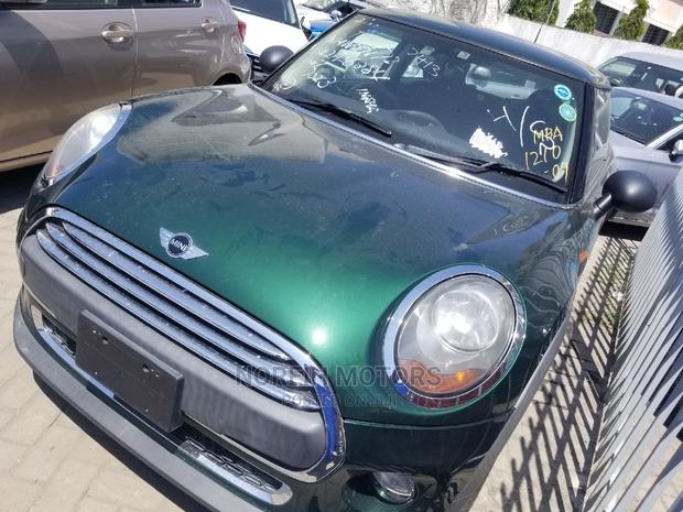 Mini Cooper 2015 in Green: A Sleek, Efficient, and Fun Drive
