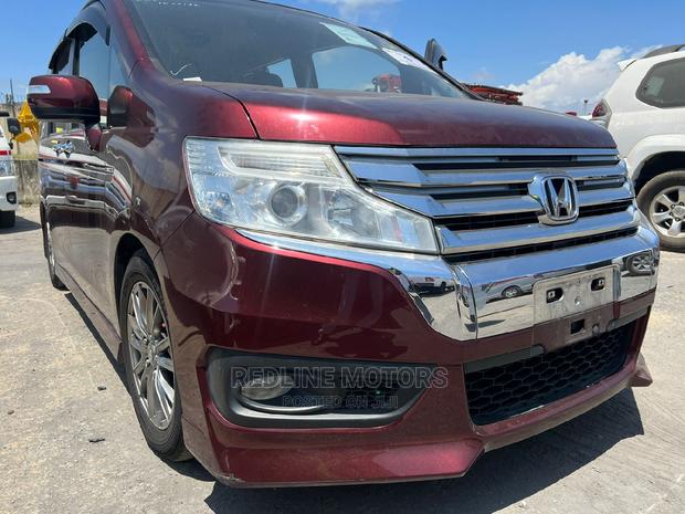 Red-Hot 2016 Honda Stepwgn: Versatile and Vibrant!