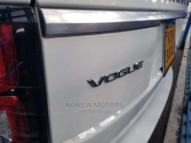 2015 Land Rover Range Rover Vogue White - Modern, Powerful, and Elegant SUV
