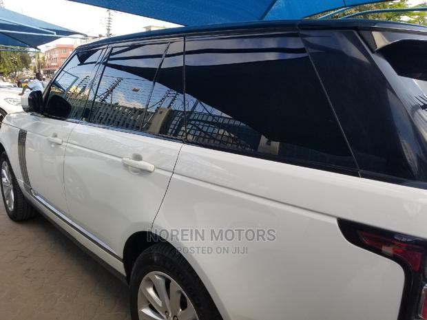 2015 Land Rover Range Rover Vogue White - Modern, Powerful, and Elegant SUV