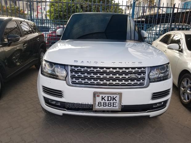 2015 Land Rover Range Rover Vogue White - Modern, Powerful, and Elegant SUV