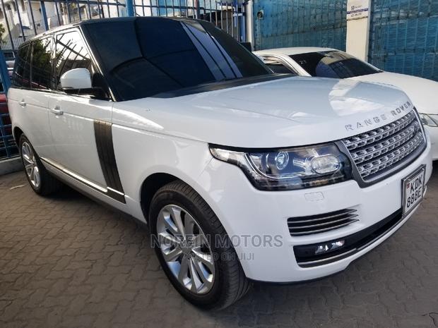 2015 Land Rover Range Rover Vogue White - Modern, Powerful, and Elegant SUV