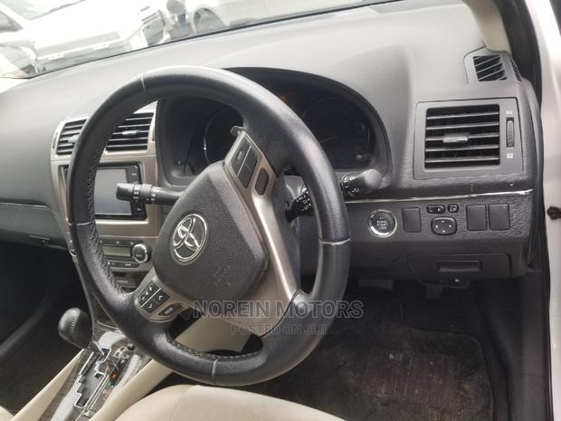 White 2015 Toyota Avensis - Comfortable and Elegant Sedan