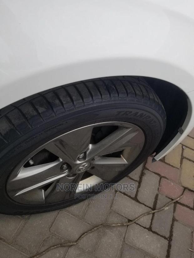 White 2015 Toyota Avensis - Comfortable and Elegant Sedan