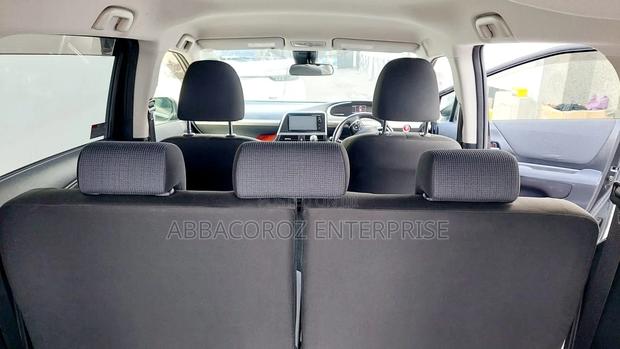 Toyota Sienta 1.5 FWD 2016 Black