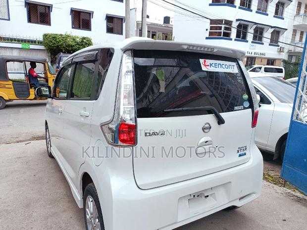 White 2016 Nissan Dayz: Spacious Compact Car for Your Commute