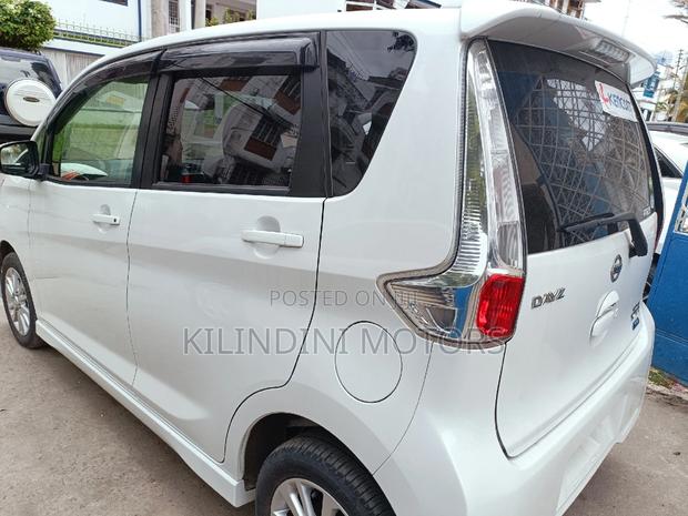 White 2016 Nissan Dayz: Spacious Compact Car for Your Commute