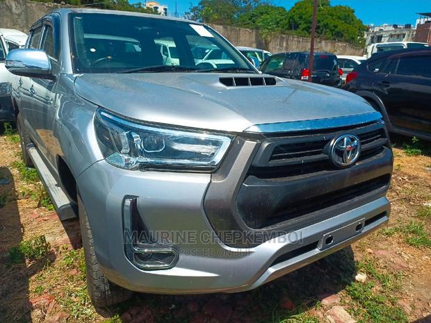Toyota Hilux 2020 Gray