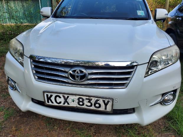 2013 Pearl Toyota Vanguard: A Perfect Blend of Power and Comfort