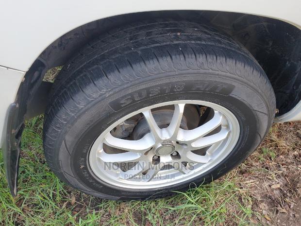 2013 Pearl Toyota Vanguard: A Perfect Blend of Power and Comfort
