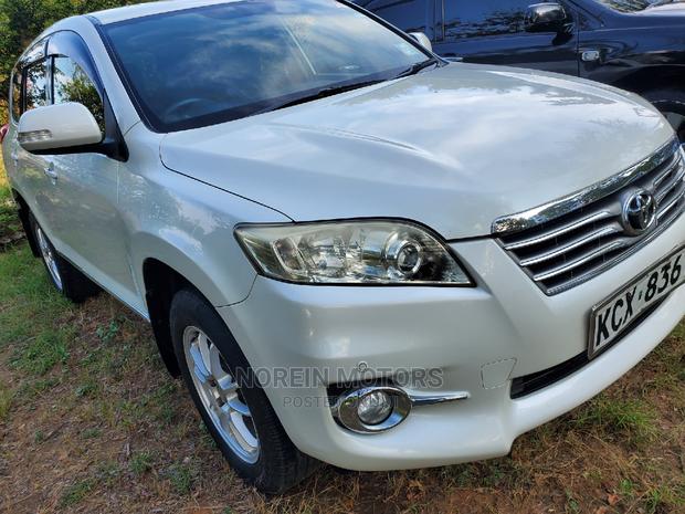 2013 Pearl Toyota Vanguard: A Perfect Blend of Power and Comfort