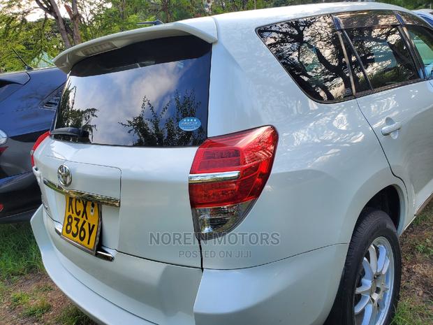 2013 Pearl Toyota Vanguard: A Perfect Blend of Power and Comfort