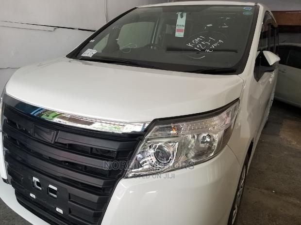 2015 Toyota Noah White Wagon 1.8 FWD Hybrid 7-Seater