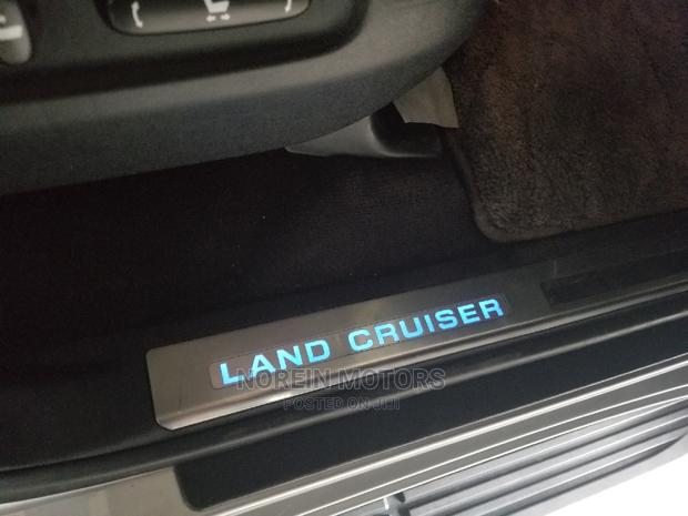 2015 Toyota Land Cruiser V8 ZX Silver - Pre-owned Off-road Monster