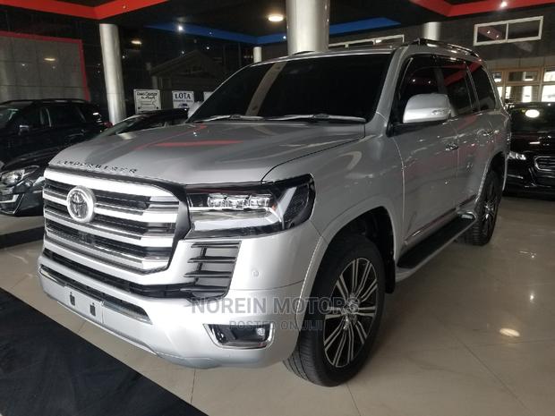 2015 Toyota Land Cruiser V8 ZX Silver - Pre-owned Off-road Monster