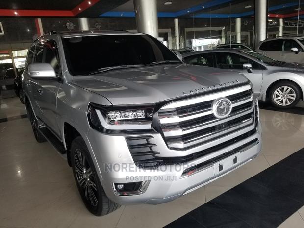 2015 Toyota Land Cruiser V8 ZX Silver - Pre-owned Off-road Monster