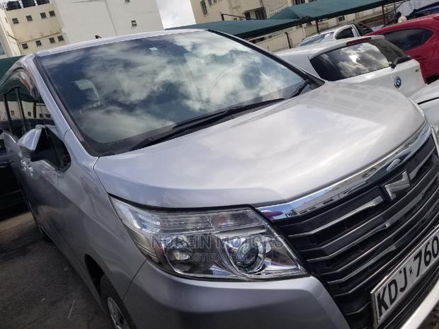 2015 Toyota Noah 2.0 AWD 8-Seater - Silver Comfortable