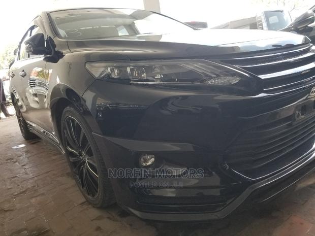 Black Toyota Harrier 2.0 4WD 2015: Powerful and Stylish SUV