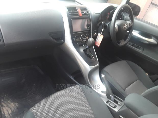 2010 Toyota Auris in Gray: Sleek Pre-owned Compact Sedan for Sale
