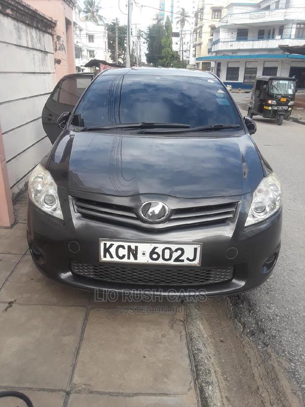 2010 Toyota Auris in Gray: Sleek Pre-owned Compact Sedan for Sale