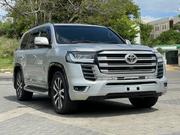 Silver 2015 Toyota Land Cruiser - Capable and Stylish Off-Road Vehicle for sale