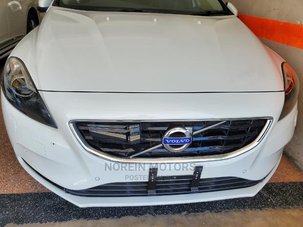 Volvo V40 2015 Off-White Hatchback Available
