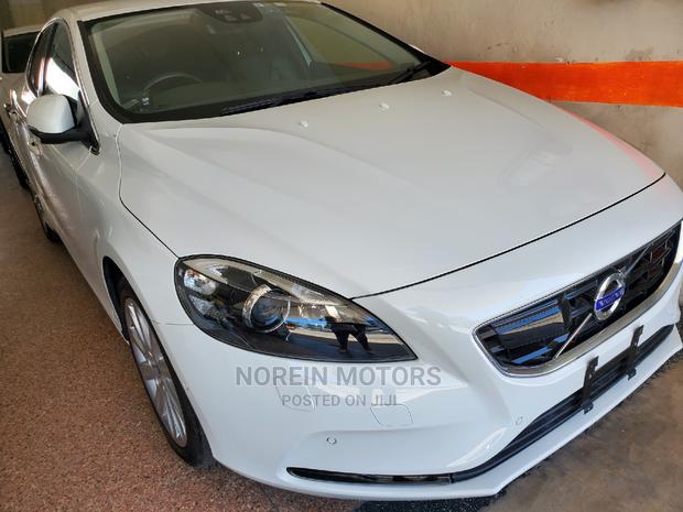 Volvo V40 2015 Off-White Hatchback Available