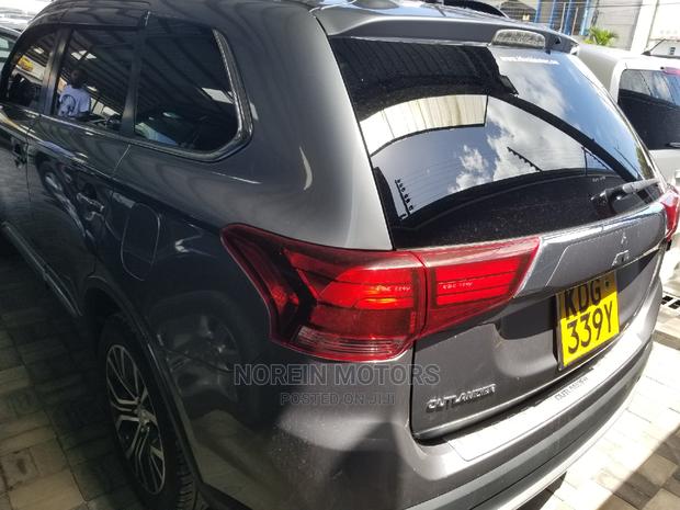 Mitsubishi Outlander 2015 Silver: Premium SUV for the Modern Family