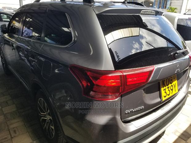 Mitsubishi Outlander 2015 Silver: Premium SUV for the Modern Family