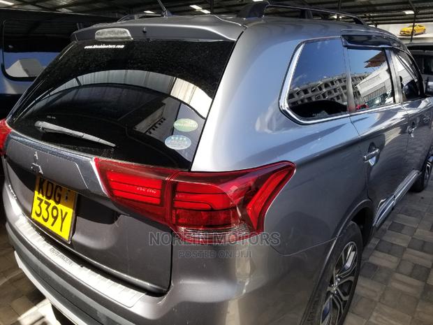 Mitsubishi Outlander 2015 Silver: Premium SUV for the Modern Family